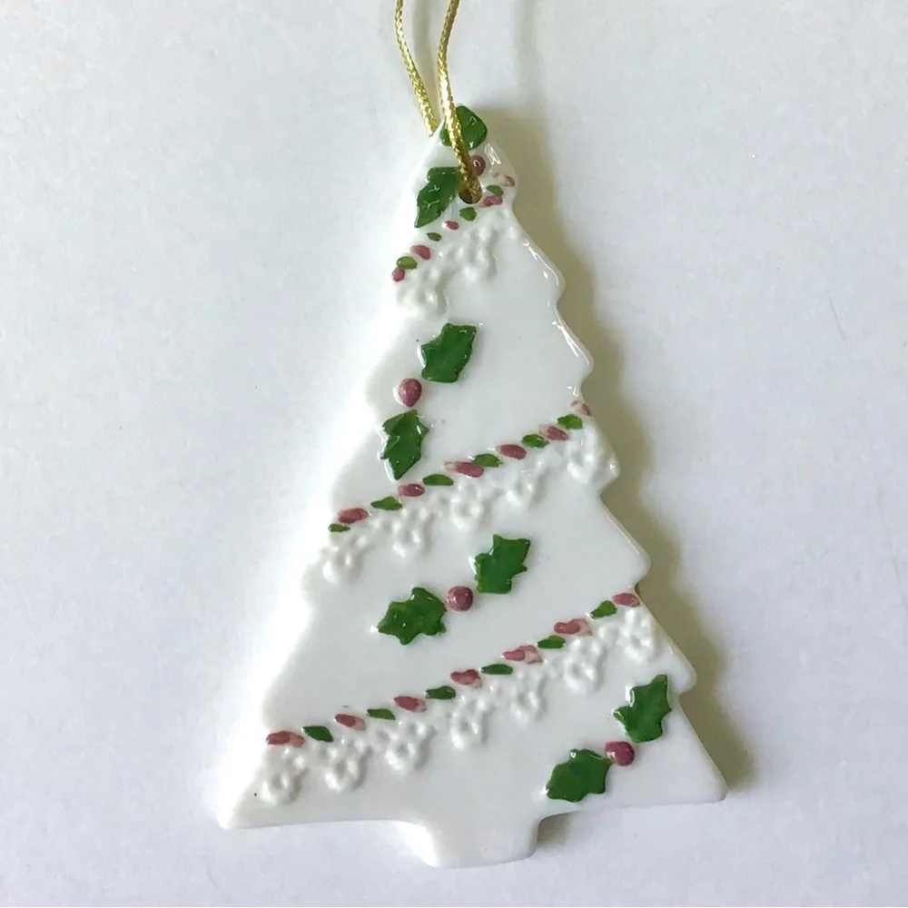 The Homemakers Idea Company christmas tree